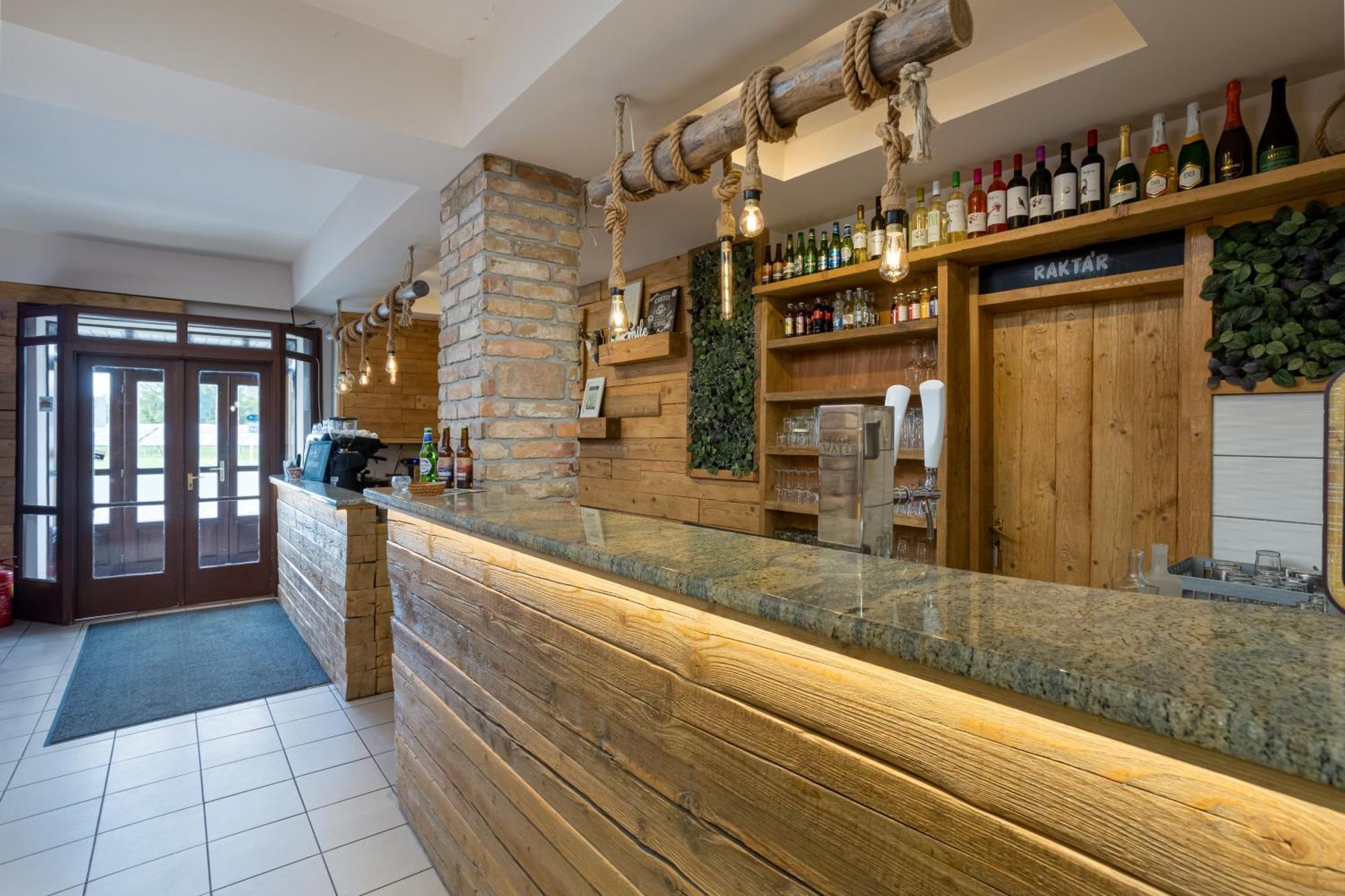 Forro Fogado & Bauer Bistro Hotel Roszke Eksteriør billede